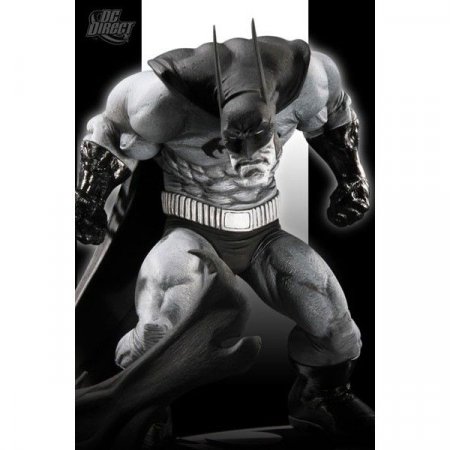  Batman: Black and White Statue Batman by Sam Keith 6 