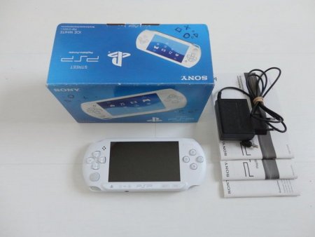   Sony PlayStation Portable Street PSP E1004 Ice White ()