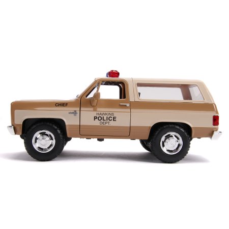  Модель машинки Jada Toys: Шеви К5 Блейзер 1980 года со Значком (1980 Chevy K5 Blazer with Badge) Очень странные дела (Stranger Things) (31111) 1:24