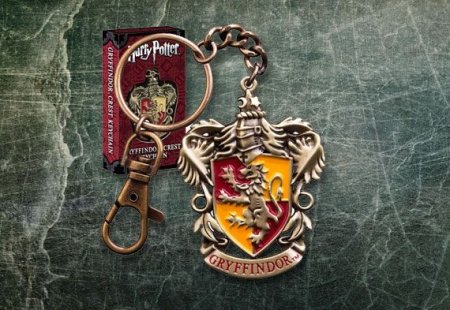   The Noble Collection:   (Crest Gryffindor)   (Harry Potter) 6 