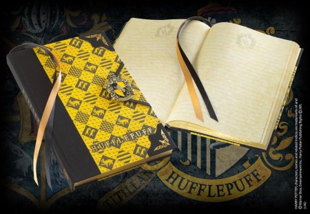   The Noble Collection:  (Hufflepuff)   (Harry Potter)