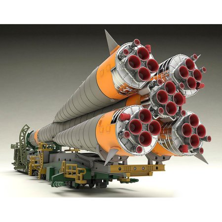  Сборная модель корабля Good Smile Company: Ракета-носитель "Союз" и транспортный поезд (Soyuz Rocket & Transport Train (2nd re-run)) (4580416933674) 32 см
