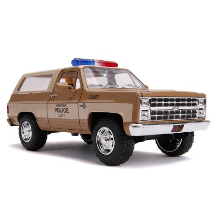  Модель машинки Jada Toys: Шеви К5 Блейзер 1980 года со Значком (1980 Chevy K5 Blazer with Badge) Очень странные дела (Stranger Things) (31111) 1:24