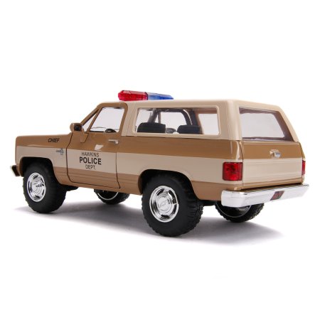  Модель машинки Jada Toys: Шеви К5 Блейзер 1980 года со Значком (1980 Chevy K5 Blazer with Badge) Очень странные дела (Stranger Things) (31111) 1:24