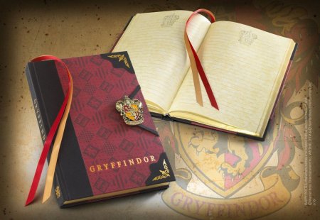   The Noble Collection:  (Gryffindor)   (Harry Potter)