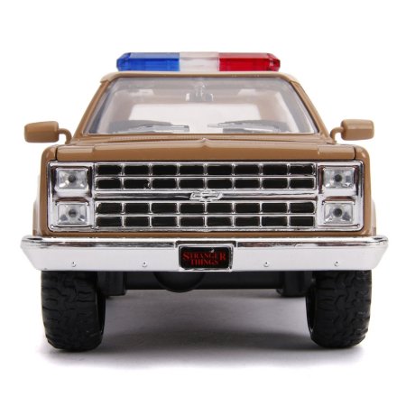  Модель машинки Jada Toys: Шеви К5 Блейзер 1980 года со Значком (1980 Chevy K5 Blazer with Badge) Очень странные дела (Stranger Things) (31111) 1:24